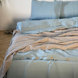 Gaiši zila toņa mīkstināta lina gultas veļas komplekts