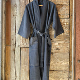 Tumši pelēka mīkstināta lina auduma kimono tipa halāts