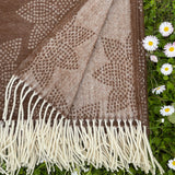 Šokolādes brūna toņa 100% merino aitas vilnas pleds ar baltām bārkstīm, ar ziedu rakstu, 130×200 cm