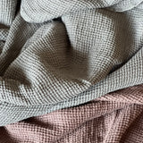 Tumši zaļpelēka toņa 100% lina ''vafeļauduma'' gultas pārklājs, dažādi izmēri