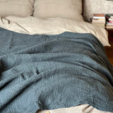 Tumši zaļpelēka toņa 100% lina ''vafeļauduma'' gultas pārklājs, dažādi izmēri