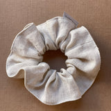 Lina auduma matu gumija - scrunchie - Gaiši dabīgi pelēka lina tonis M (~3cm plata)