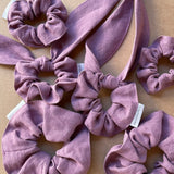 Lina auduma matu gumija- scrunchie ar garām ''ļipiņām'' Lavandu violets tonis