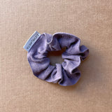 Lina auduma matu gumija - scrunchie - Dūmakainas Lavandas tonis M (~3cm plata)