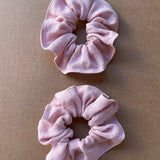 Lina auduma matu gumija - scrunchie - Gaiši rozā tonis L (~5cm plata)