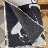 Melni/balta bērnu 100% aitas vilnas sedziņa ar PINGVĪNIEM 100x140cm