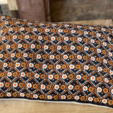 Oranža/melna/balta, dekoratīva spilvendrāna, adīta Rucavas cimdu rakstā