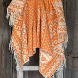 Koši oranžs aitas vilnas pleds ar baltām bārkstīm un etnogrāfiska stila ornamentiem