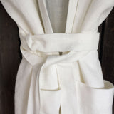 Balts, mazgāta lina kimono tipa halāts