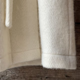 Individuālie pasūtījumi - balts garais aitas vilnas ziemas halāts/mētelis ar kapuci, bez oderes