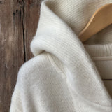 Individuālie pasūtījumi - balts garais aitas vilnas ziemas halāts/mētelis ar kapuci, bez oderes