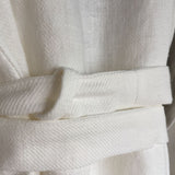 Balts, mazgāta lina kimono tipa halāts