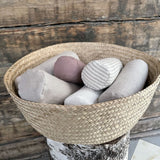 Mini rullīši ar gaiši pelēkām nekrāsota lina spilvendrānām, griķu sēnalu spilveni