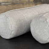 Mini rullīši ar gaiši pelēkām nekrāsota lina spilvendrānām, griķu sēnalu spilveni