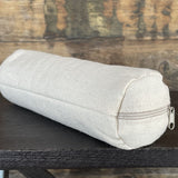 Mini rullīši ar gaiši pelēkām nekrāsota lina spilvendrānām, griķu sēnalu spilveni