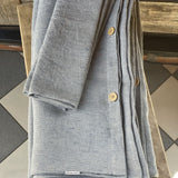 Mīkstināta lina spilvendrāna ar gaiši zilām/dabīgi pelēkām sīkām svītriņām (~1.25mm)