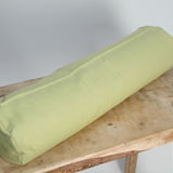 Gaiši zaļš mīkstināta lina vidējais griķu spilvens - rullītis - pagalvītis