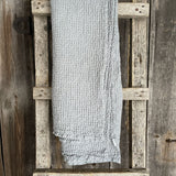 Gaiši pelēka toņa (vienkrāsains) lina/kokvilnas vafeļauduma gultas pārklājs, dažādi izmēri