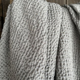 Gaiši pelēka toņa (vienkrāsains) lina/kokvilnas vafeļauduma gultas pārklājs, dažādi izmēri