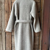 Individuālie pasūtījumi - gaiši pelēks aitas vilnas ziemas halāts/mētelis bez oderes