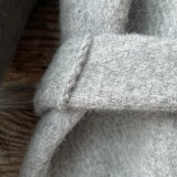 Individuālie pasūtījumi - gaiši pelēks aitas vilnas ziemas halāts/mētelis bez oderes