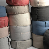 Gaiši zili svītrots, lina auduma zafu - meditācijas spilvens pildīts ar griķu sēnalām