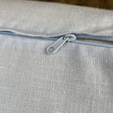 Gaiši zils mīkstināta lina lielais griķu spilvens - rullītis - pagalvītis