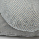 Gaiši zils/dabīgi pelēks sīki svītrots, mīkstināta lina, lielais "garkāju" grūtnieču pakaviņš - barošanas spilvens