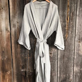Gaiši zili/pelēki sīki svītrota lina auduma kimono tipa halāts
