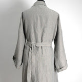 Gaiši zili/pelēki sīki svītrota lina auduma kimono tipa halāts