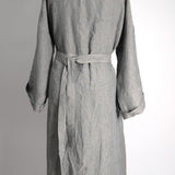 Gaiši zili/pelēki sīki svītrota lina auduma kimono tipa halāts