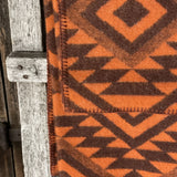 Oranži/brūna aitas vilnas sega ar indiāņu stila ornamentiem