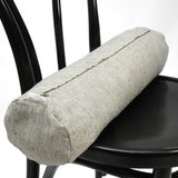 Tumši pelēks/dabīgi pelēks svītraina lina vidējais griķu spilvens - rullītis - pagalvītis