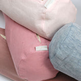 Tumši pelēks/dabīgi pelēks svītraina lina vidējais griķu spilvens - rullītis - pagalvītis