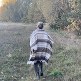 Brūni/bēši/balts alpakas/aitas vilnas garais pončo ar bārkstīm un etno stila ornamentiem