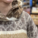 Brūni/bēši/balts alpakas/aitas vilnas garais pončo ar bārkstīm un etno stila ornamentiem