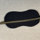 Maigi pūderrozā miega maska ar apaļiem stūrīšiem gulēšanai, ziedošiem kokiem un putniem