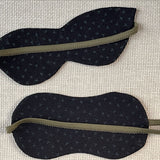 Maigi pūderrozā miega maska ar apaļiem stūrīšiem gulēšanai, ziedošiem kokiem un putniem