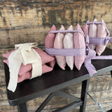 Lavandas spilventiņš, koraļļu rozā lina spilvendrānā