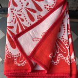 Koši sārts/balts kokvilnas samta- velūra pleds/sega/gultas pārklājs ar sārtām maliņām