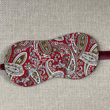 Koši sarkana miega maska ar apaļiem stūrīšiem gulēšanai ar karameļu brūnu nierīšu rakstu