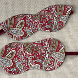 Koši sarkana miega maska ar apaļiem stūrīšiem gulēšanai ar karameļu brūnu nierīšu rakstu