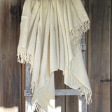 Krēmīgi balta toņa vilnas pleds - ar bārkstīm