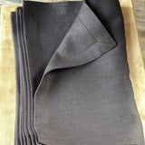 Melnas mīkstināta lina galda salvetes, ar ekskluzīvām 3 cm platām maliņām