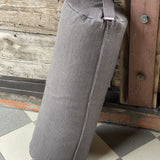 Tumši pelēks, raupja lina, milzu izmēra griķu spilvens - rullītis - pagalvītis ar rokturi