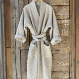 Dabīgi pelēka&balta mistrota toņa lina&kokvilnas ''vafeļauduma'' halāts, kimono piegriezums, dažādi izmēri