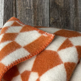 Oranži/balta aitas vilnas sega