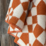 Oranži/balta aitas vilnas sega