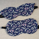 Tumši zila kaķa acu formas miega maska gulēšanai ar pavasara ziediem