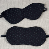 Tumši zila kaķa acu formas miega maska gulēšanai ar pavasara ziediem